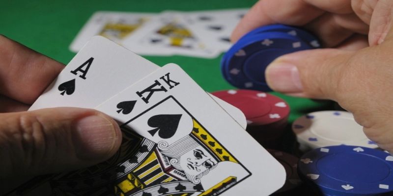 Luật chơi Poker chi tiết diễn ra trong mỗi vòng cược cụ thể